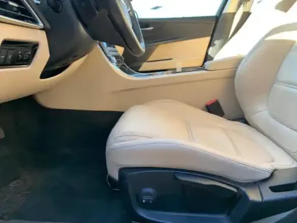 Photo 10 Jaguar Xe  2.0D 180ch Prestige BVA8