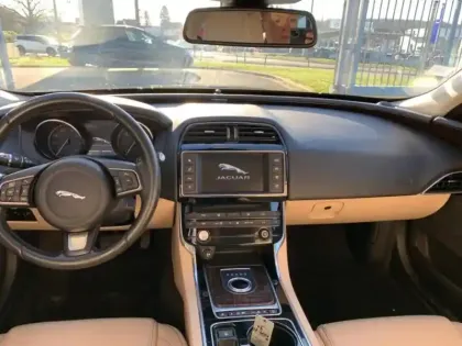 Photo 13 Jaguar Xe  2.0D 180ch Prestige BVA8