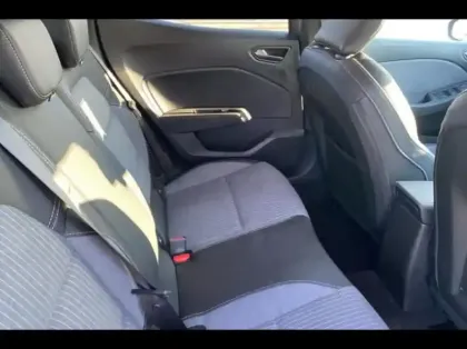 Photo 13 Renault Clio  1.6 E-Tech 145ch full hybrid Techno - 25