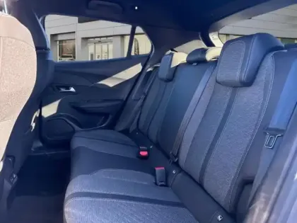 Photo 9 Peugeot 2008  1.2 Hybrid 136ch Allure e-DCS6