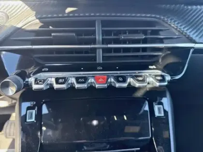 Photo 13 Peugeot 2008  1.2 Hybrid 136ch Allure e-DCS6