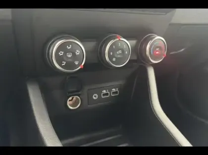 Photo 9 Renault Clio  1.5 dCi 100ch Evolution - 25