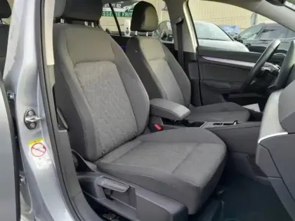 Photo 5 Volkswagen Golf  1.5 eTSI EVO2 116ch VW Edition DSG7