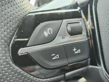 Photo 9 Peugeot 2008  1.2 Hybrid 145ch GT Exclusive e-DCS6