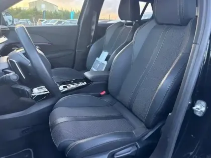 Photo 23 Peugeot 2008  1.2 Hybrid 145ch GT Exclusive e-DCS6