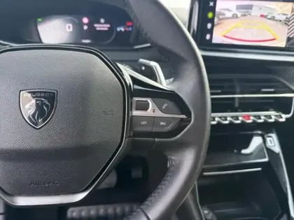 Photo 13 Peugeot 208  1.2 Hybrid 110ch Allure e-DCS6