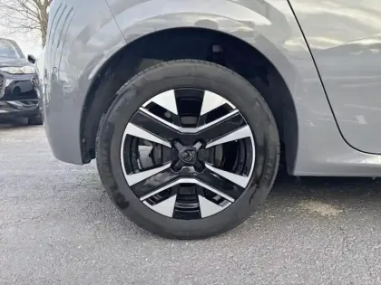 Photo 10 Peugeot 208  1.2 Hybrid 110ch Allure e-DCS6