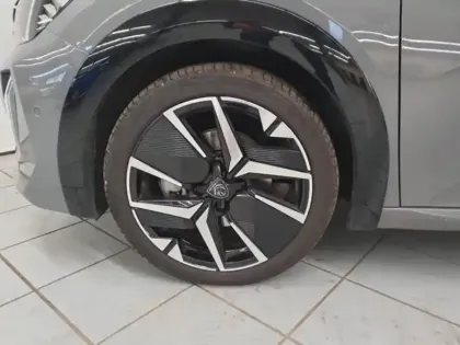 Photo 8 Peugeot 208  1.2 Hybrid 145ch GT e-DCS6