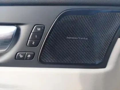 Photo 9 Volvo Xc60  T6 AWD 253 + 145ch Utimate Style Dark Geartronic