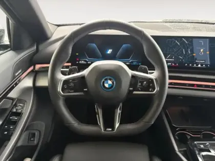 Photo 11 BMW Serie 5 Série 5 530e 299ch M Sport