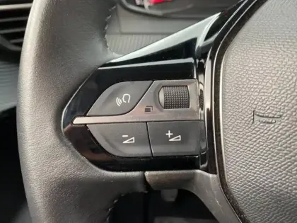 Photo 13 Peugeot 208  1.5 BlueHDi 100ch S&S Active