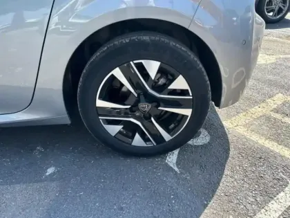 Photo 8 Peugeot 208  1.2 100ch S&S Allure