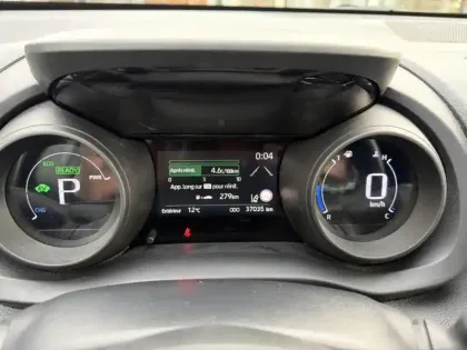 Photo 16 Toyota Yaris Hybride 1.5 HYBRID 116H DESIGN AWD AUTO