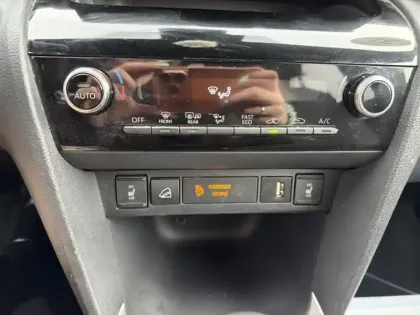 Photo 12 Toyota Yaris Hybride 1.5 HYBRID 116H DESIGN AWD AUTO