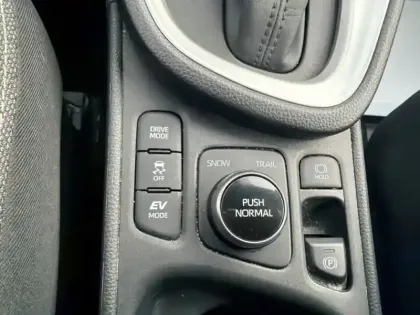 Photo 13 Toyota Yaris Hybride 1.5 HYBRID 116H DESIGN AWD AUTO