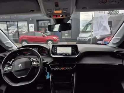 Photo 21 Peugeot 208 II PureTech 100 S&amp;S EAT8 Active Pack