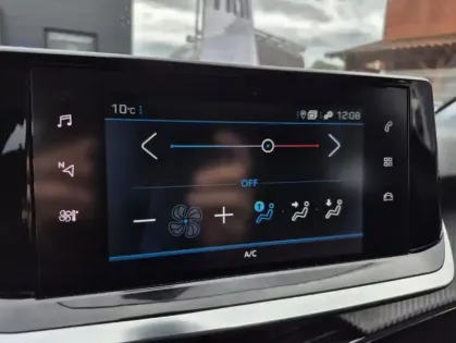 Photo 28 Peugeot 208 II PureTech 100 S&amp;S EAT8 Active Pack