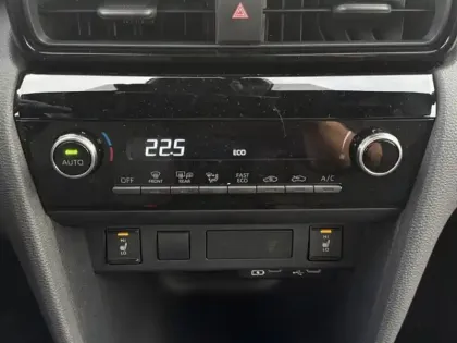 Photo 16 Toyota Yaris Hybride 1.5 HYBRID 130H DESIGN AUTO 2WD