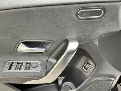 Photo 14 Mercedes Classe A Gén. IV (W177) Ph1 AMG Line 5