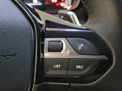 Photo 27 Peugeot 208  PureTech 100 S&S EAT8