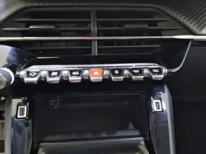 Photo 24 Peugeot 208  PureTech 100 S&S EAT8