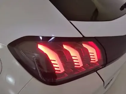 Photo 16 Peugeot 208  PureTech 100 S&S EAT8