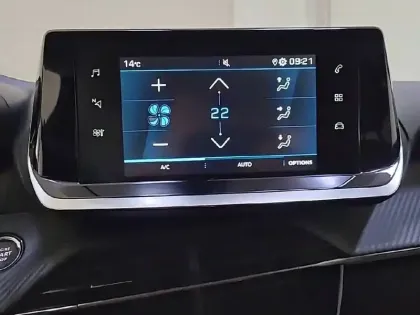 Photo 19 Peugeot 208  PureTech 100 S&S EAT8