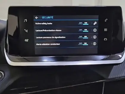 Photo 21 Peugeot 208  PureTech 100 S&S EAT8