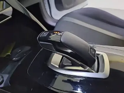 Photo 13 Peugeot 208  PureTech 100 S&S EAT8