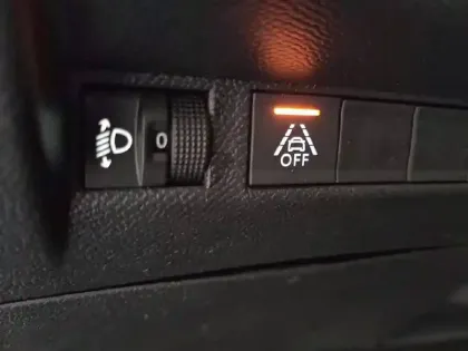 Photo 28 Peugeot 208  PureTech 100 S&S EAT8