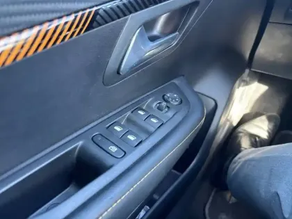 Photo 23 Peugeot 208  Electrique 50 kWh 136ch