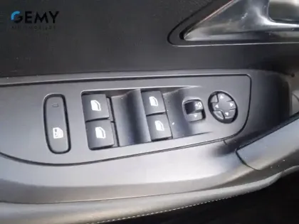 Photo 11 Peugeot 2008  PureTech 130 S&S BVM6