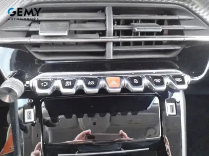 Photo 20 Peugeot 2008  PureTech 130 S&S BVM6