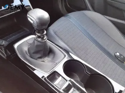 Photo 21 Peugeot 2008  PureTech 130 S&S BVM6