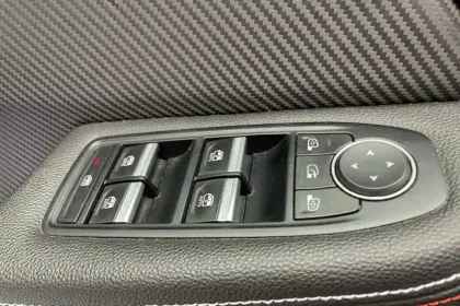 Photo 18 Renault Clio  E-Tech 140