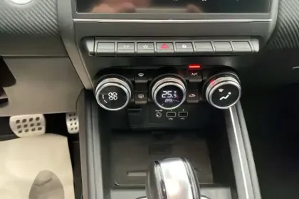 Photo 56 Renault Clio  E-Tech 140