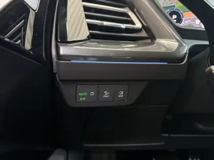 Photo 18 Audi Q4  e-tron 45 285 ch 82 kWh