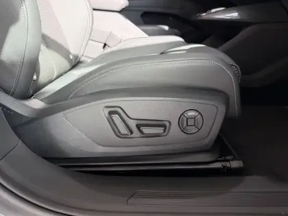 Photo 34 Audi Q4  e-tron 45 285 ch 82 kWh