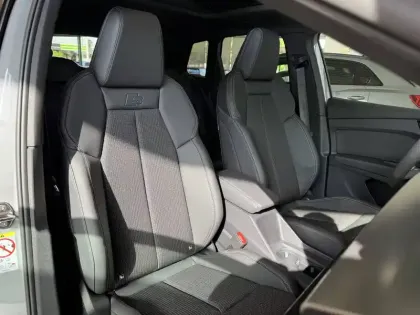 Photo 12 Audi Q4  e-tron 45 285 ch 82 kWh