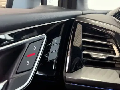 Photo 32 Audi Q4  e-tron 45 285 ch 82 kWh