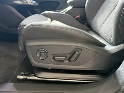 Photo 30 Audi Q4  e-tron 45 285 ch 82 kWh