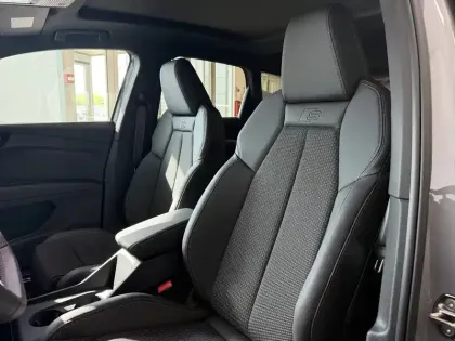 Photo 31 Audi Q4  e-tron 45 285 ch 82 kWh