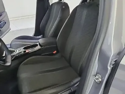 Photo 10 Peugeot 208 Gén. II Ph1 NG Roadtrip 5