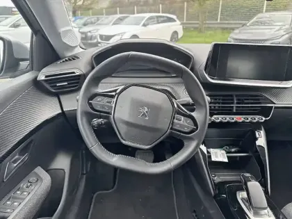 Photo 8 Peugeot 208  Electrique 50 kWh 136ch