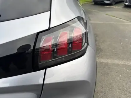 Photo 16 Peugeot 208  Electrique 50 kWh 136ch