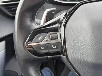 Photo 17 Peugeot 2008  PureTech 130 S&S EAT8