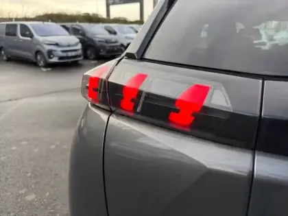 Photo 16 Peugeot 2008  PureTech 130 S&S EAT8