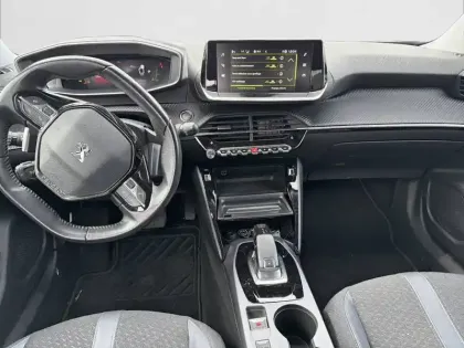 Photo 7 Peugeot 2008  PureTech 130 S&S EAT8