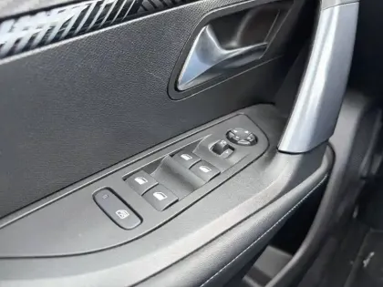 Photo 14 Peugeot 2008  PureTech 130 S&S EAT8