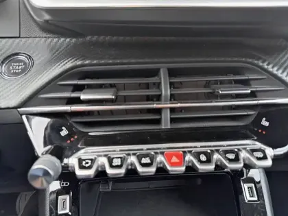 Photo 20 Peugeot 2008  PureTech 130 S&S EAT8